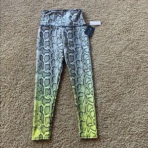 Graphic high rise Midi leggings by Onzie! New!!